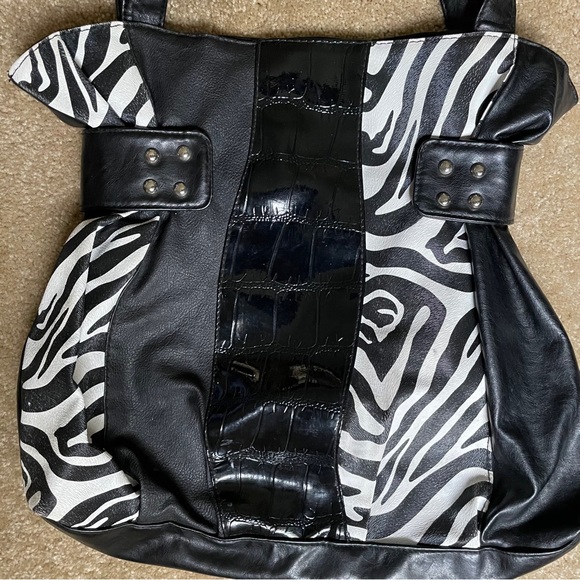 Zebra print purse - Picture 2 of 16